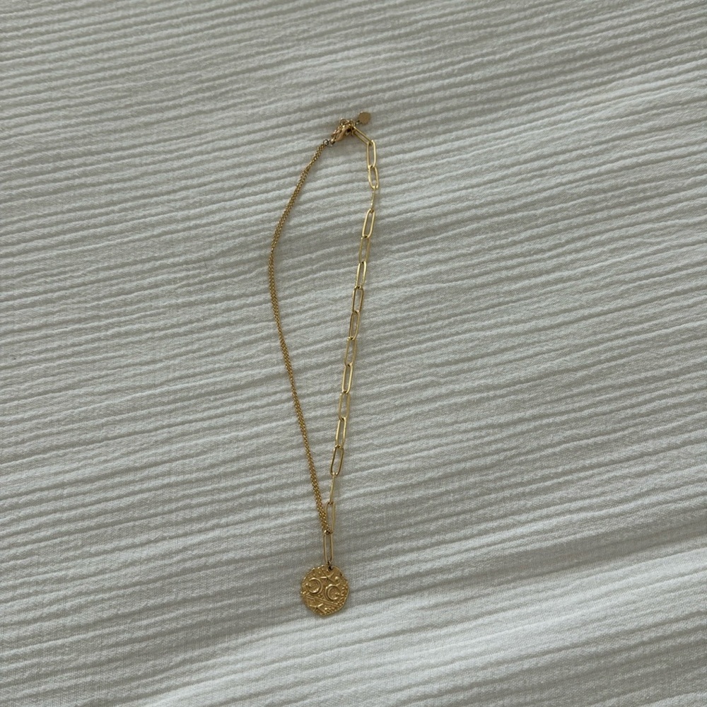Pendant gold necklace